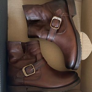 Brand new Veronica Frye boots!